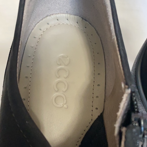 Ecco Black Suede Bootie Heel - Picture 5 of 6